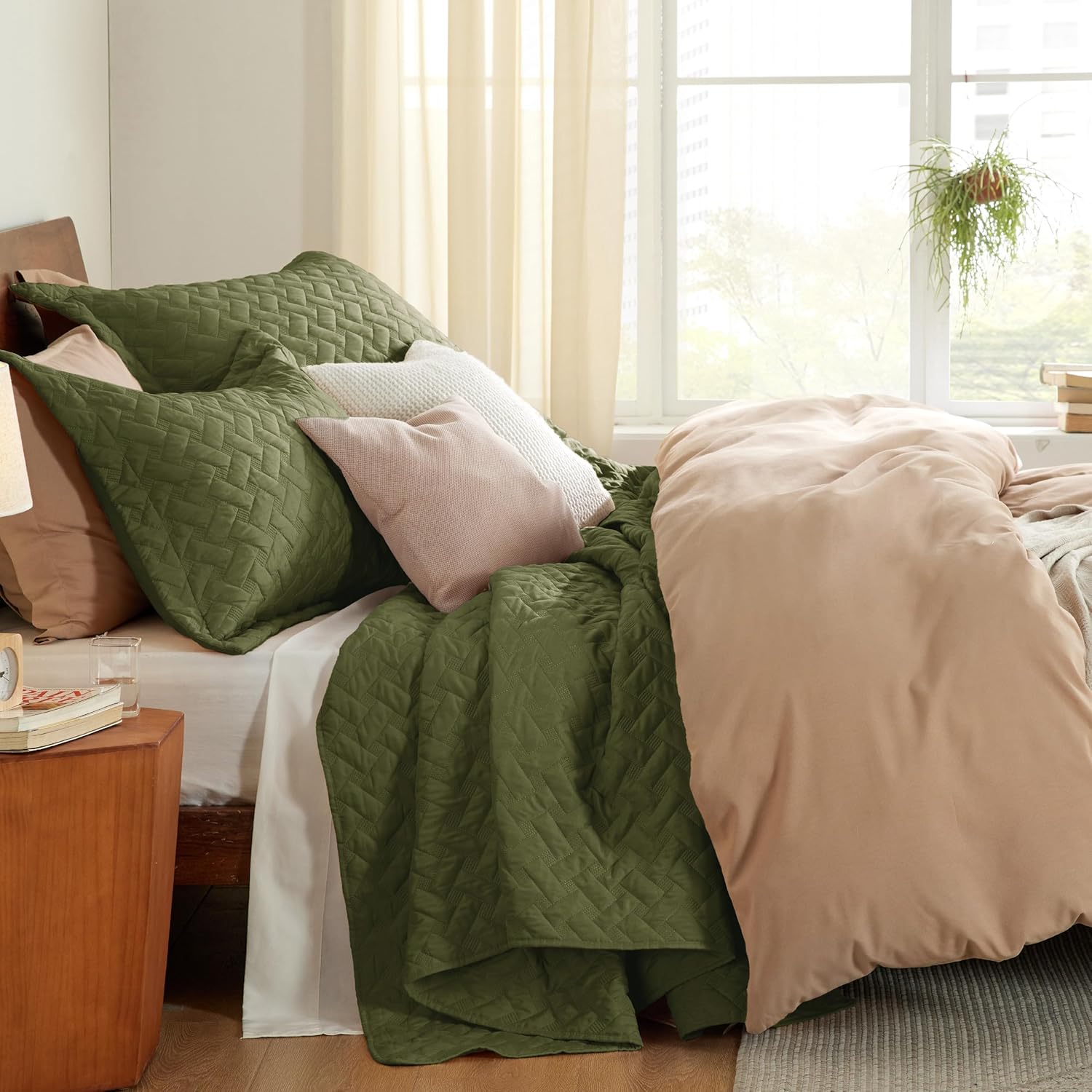 Bedsure Quilts Queen Size - Lightweight Bedspreads Queen Size with Basket Weave Pattern, Soft Quilt Bedding, Olive Green Comforter Coverlet for All Seasons (90" x 96")